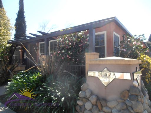 Beautiful 1 Bed 1 Bath 800 sq ft. Midtown Duplex – photo 1
