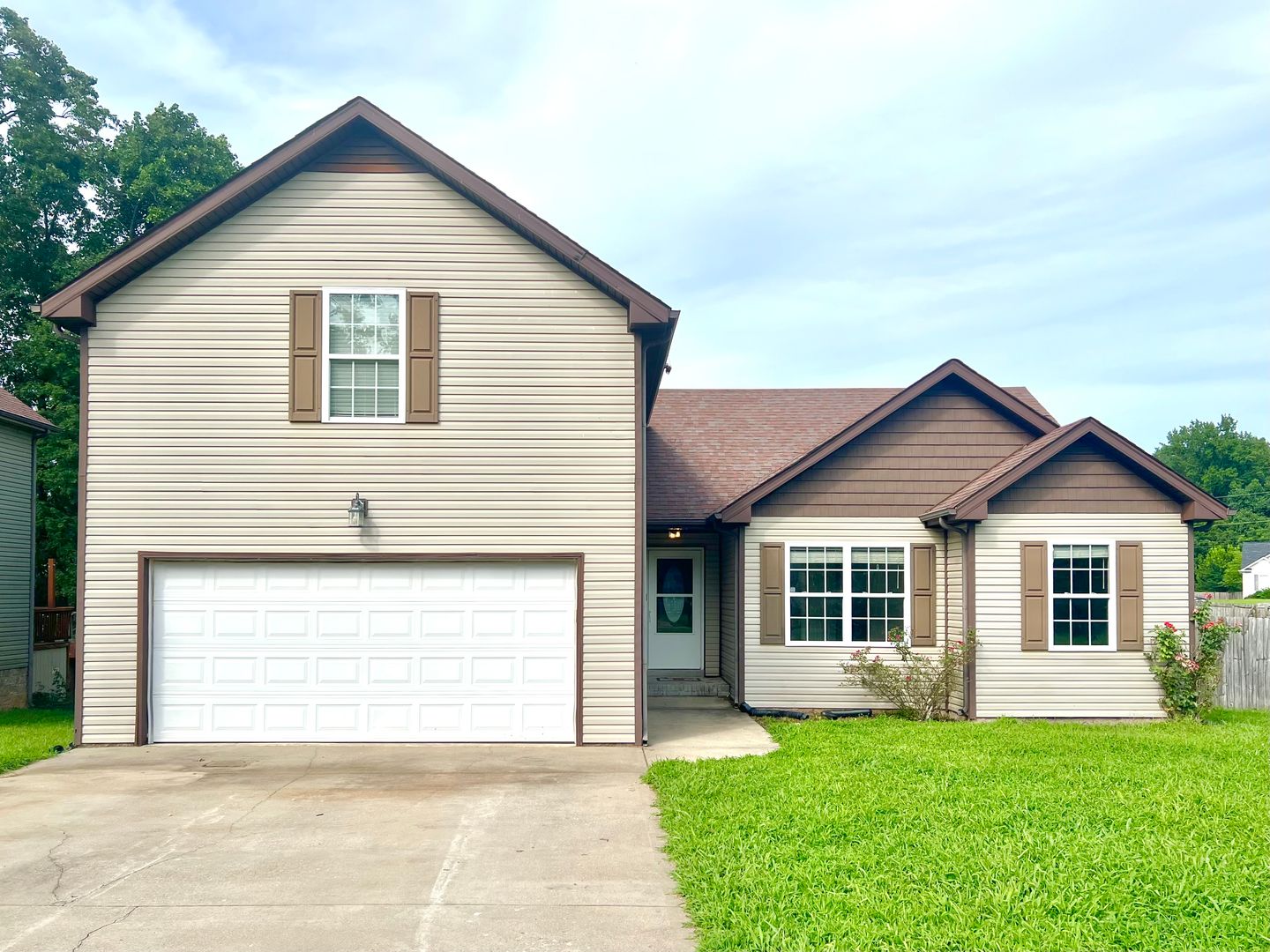 Clarksville House: 1407 Scrub Oak Dr