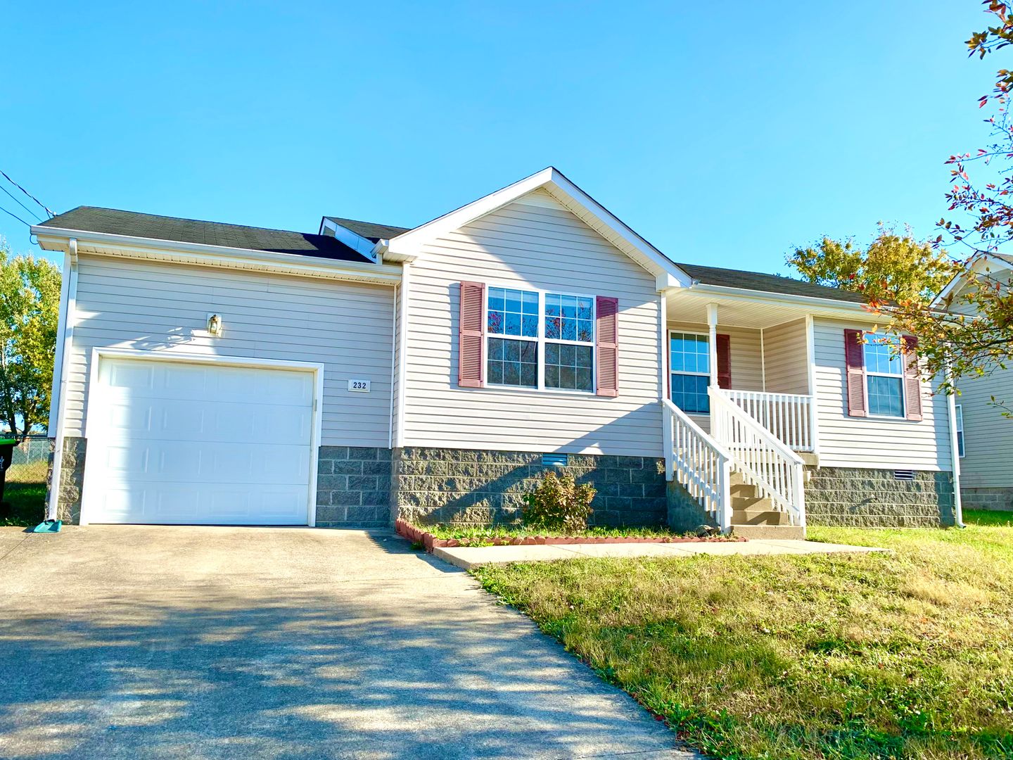 Clarksville House: 232 Senator Dr