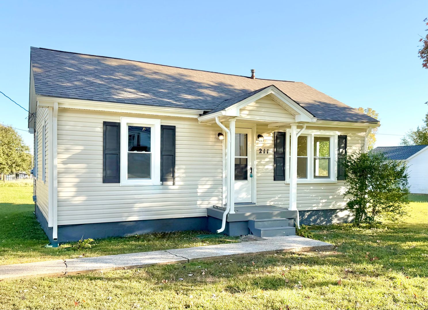 Hopkinsville House: 211 Sanderson Dr