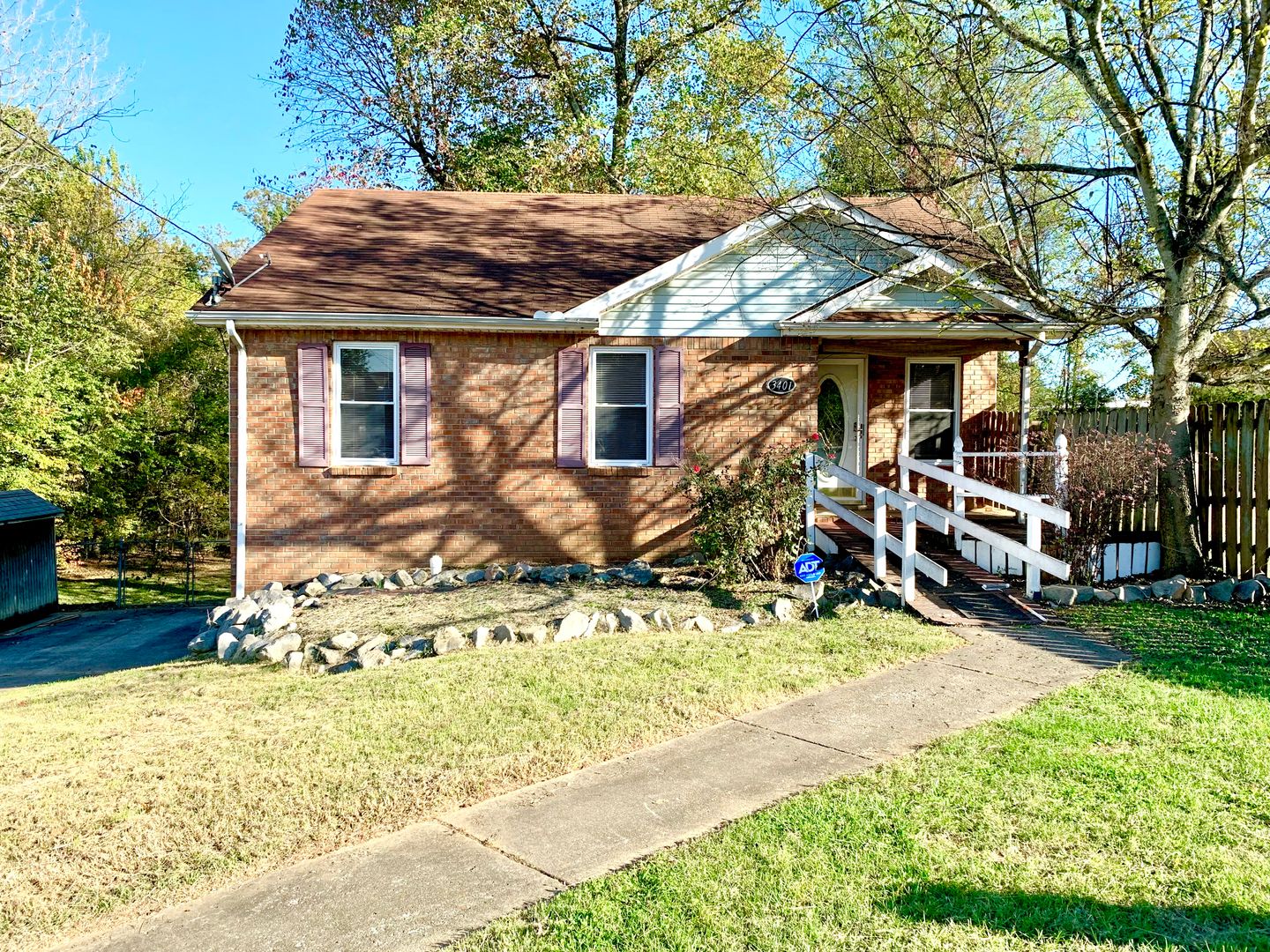 Clarksville House: 3401 Oak Lawn Dr