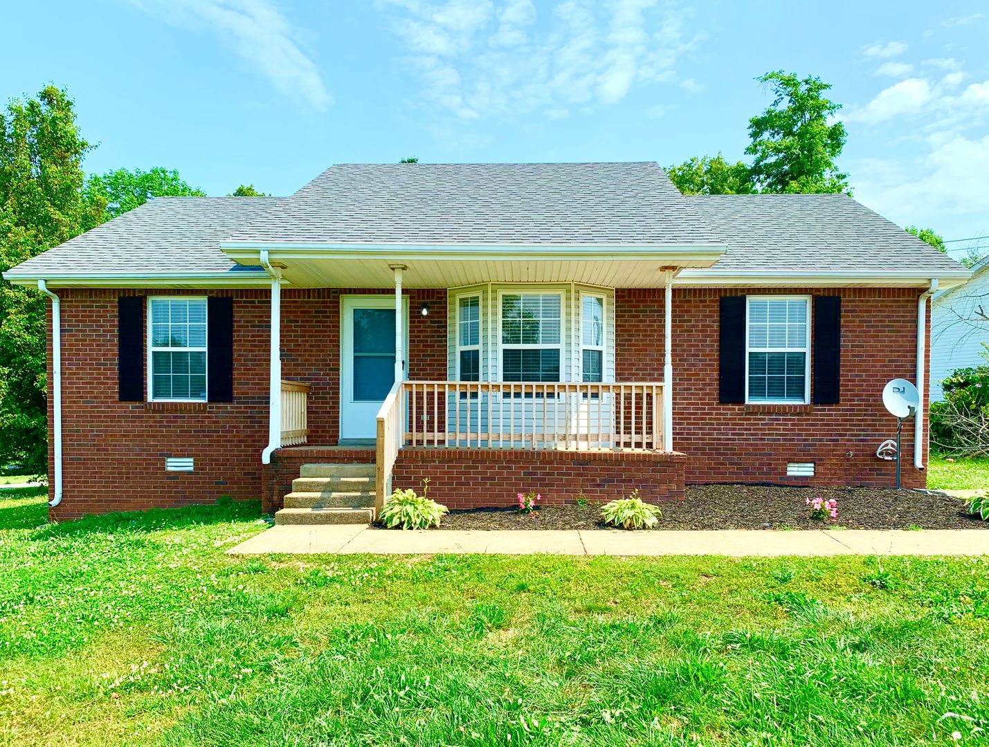 Clarksville House: 1013 Mile High Dr.