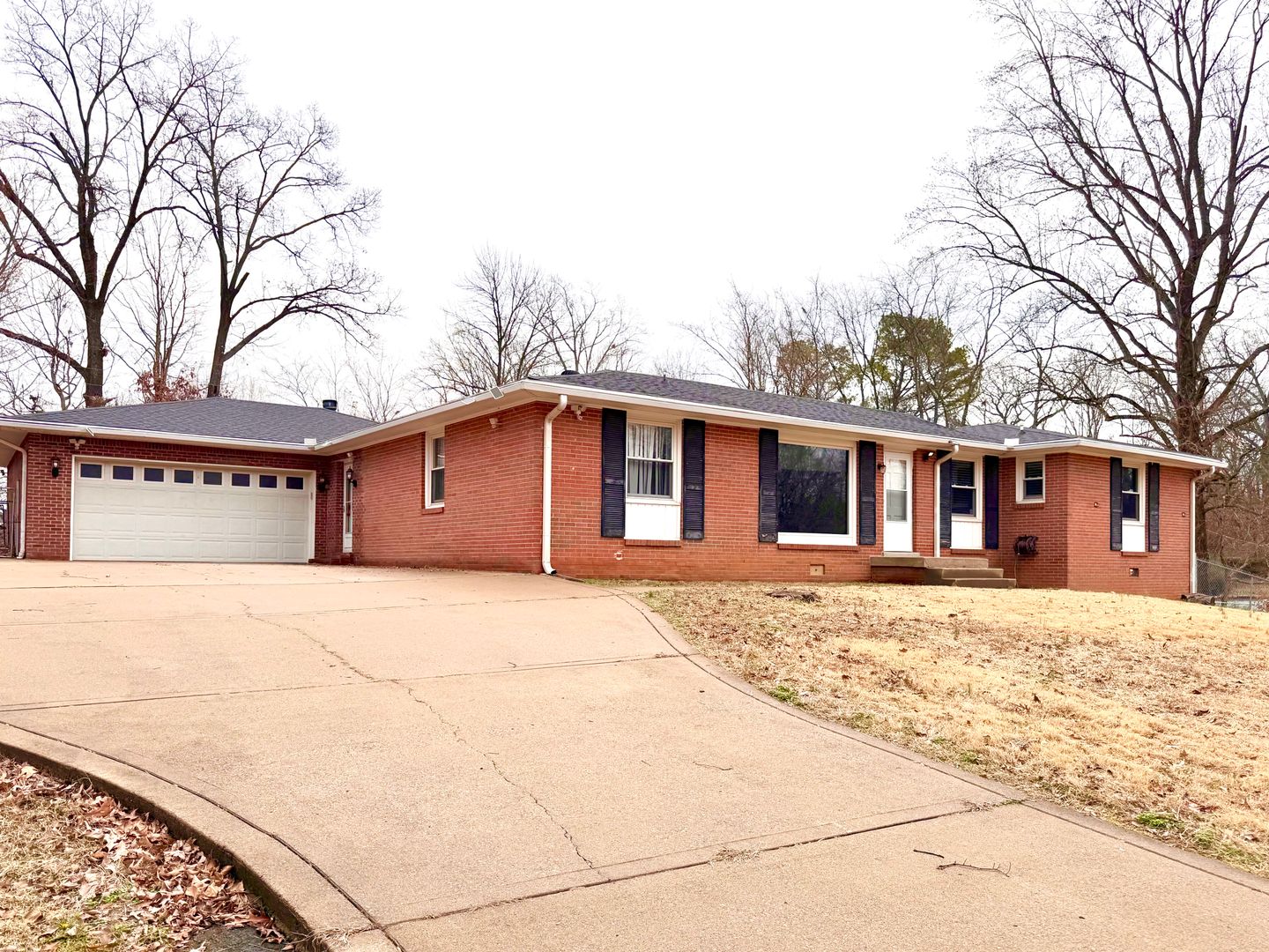 Clarksville House: 2811 Thrush Dr