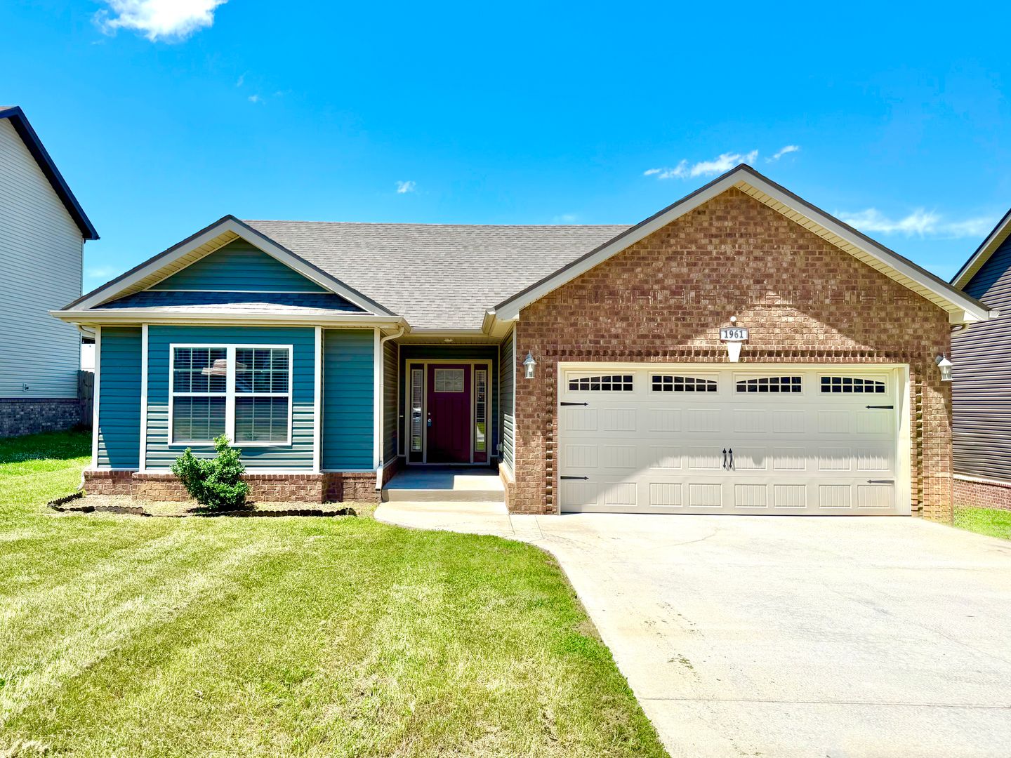Clarksville House: 1961 Sydney Louise Dr