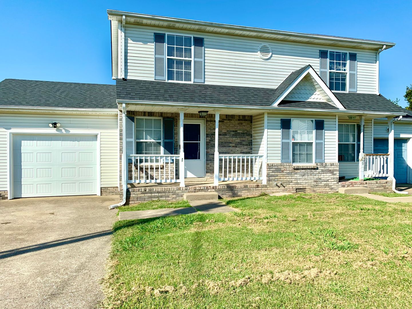 Oak Grove House: 819 Flyer Court