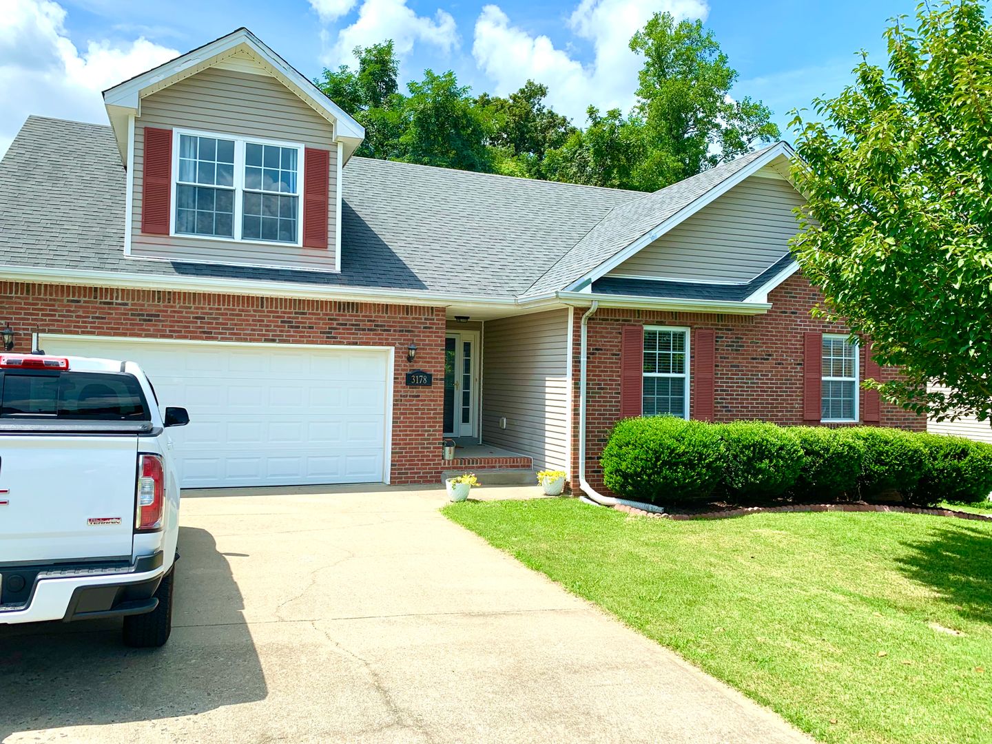Clarksville House: 3178 Cross Ridge Dr