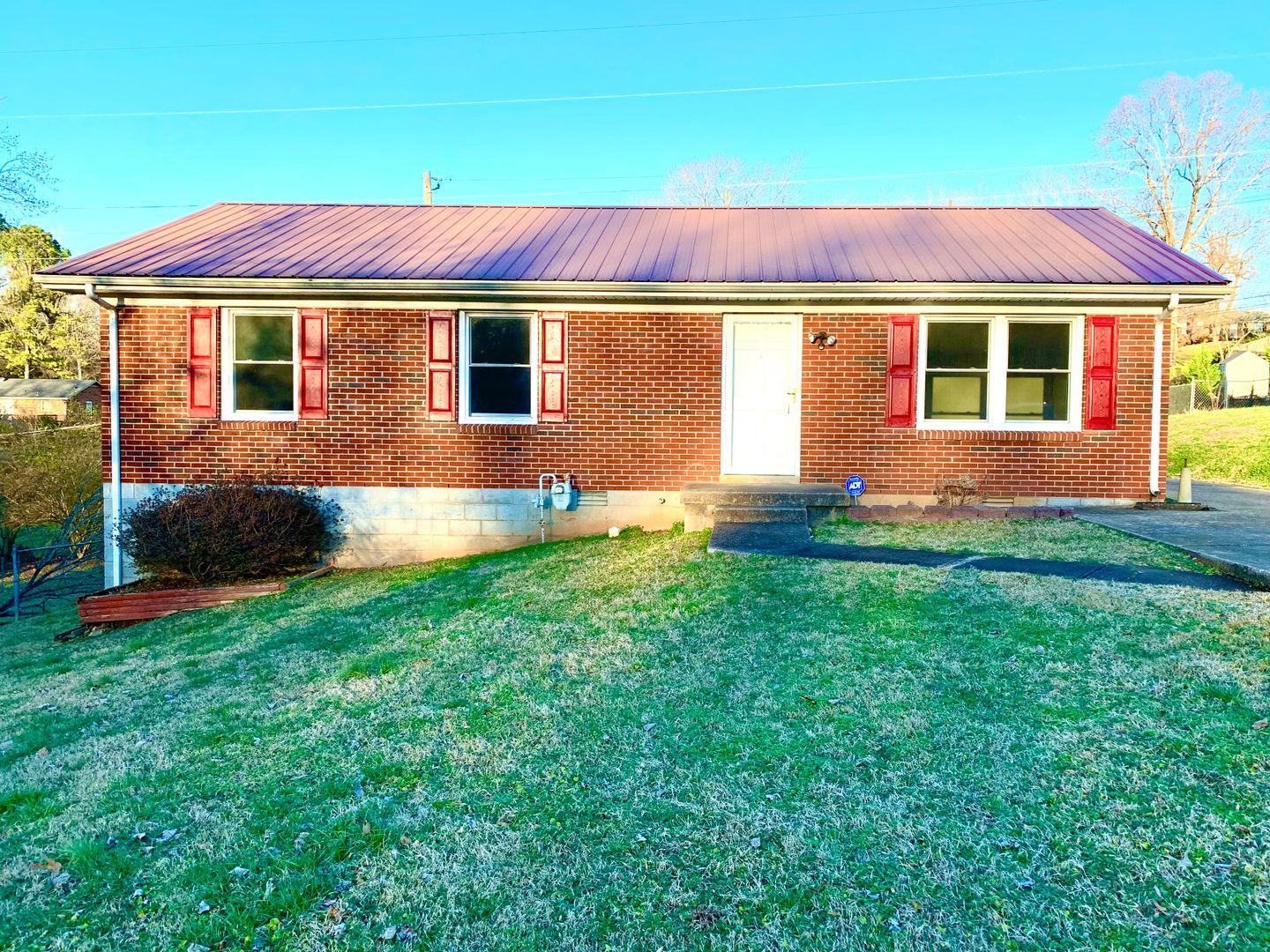 Clarksville House: 321 Clearview Dr