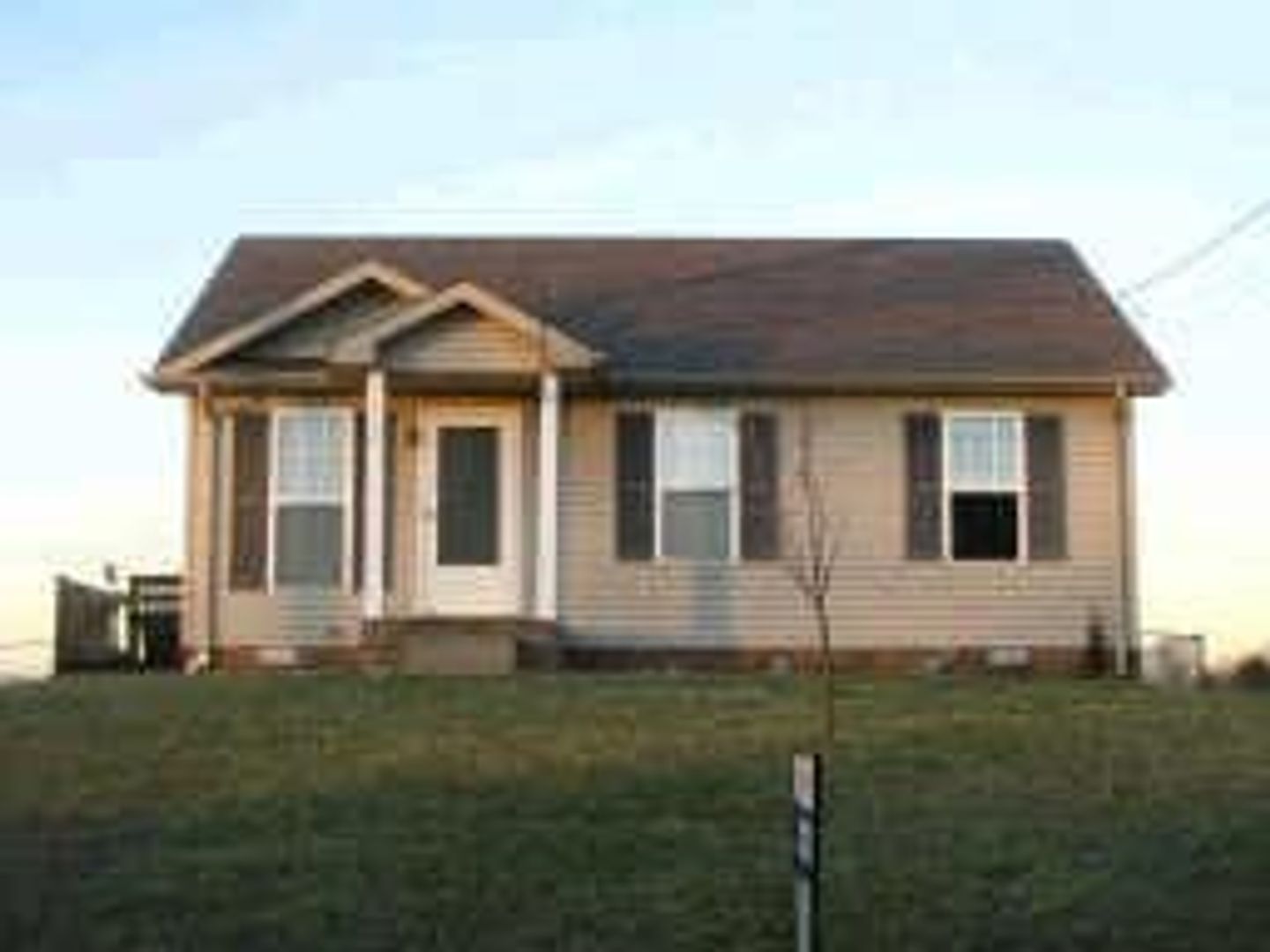 Clarksville House: 313 Cranklen Cir