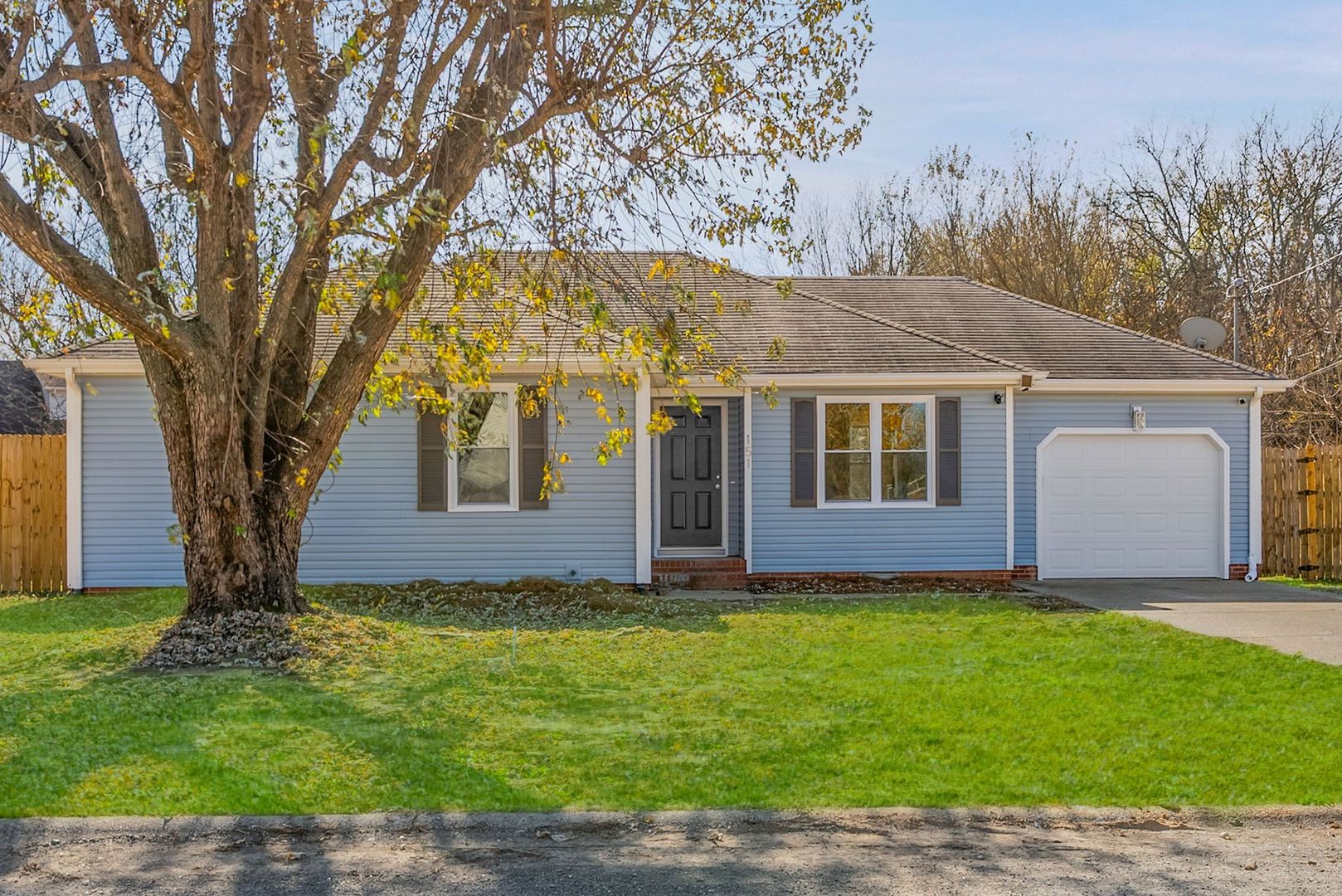 Oak Grove House: 151 Man O War Dr