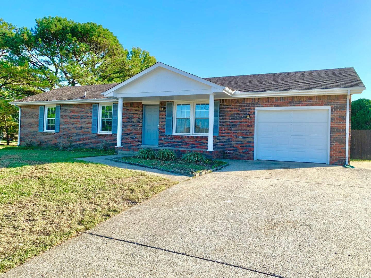 Clarksville House: 102 Nuthatch Cir