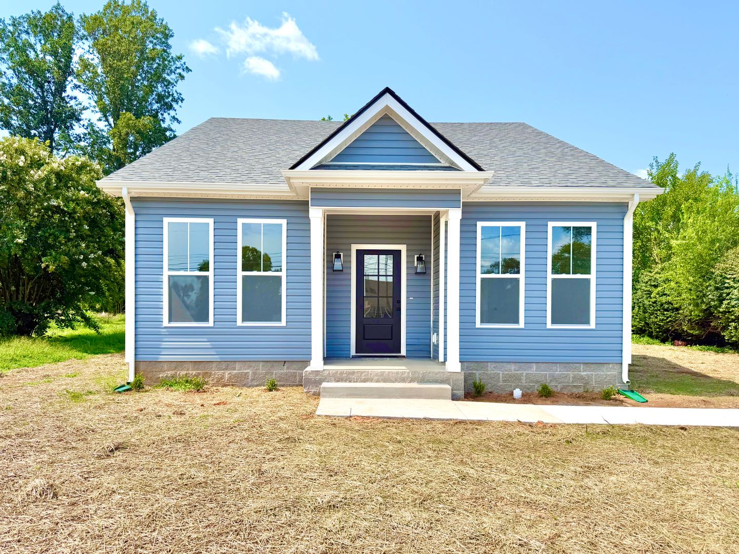 Pembroke House: 489 S Main St