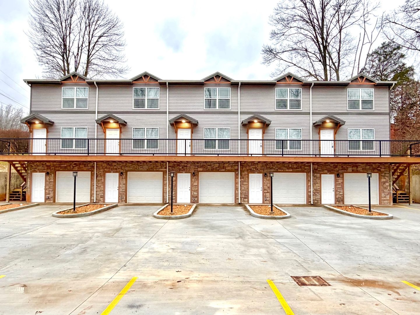 Clarksville House: 511 Glenstone Springs Dr