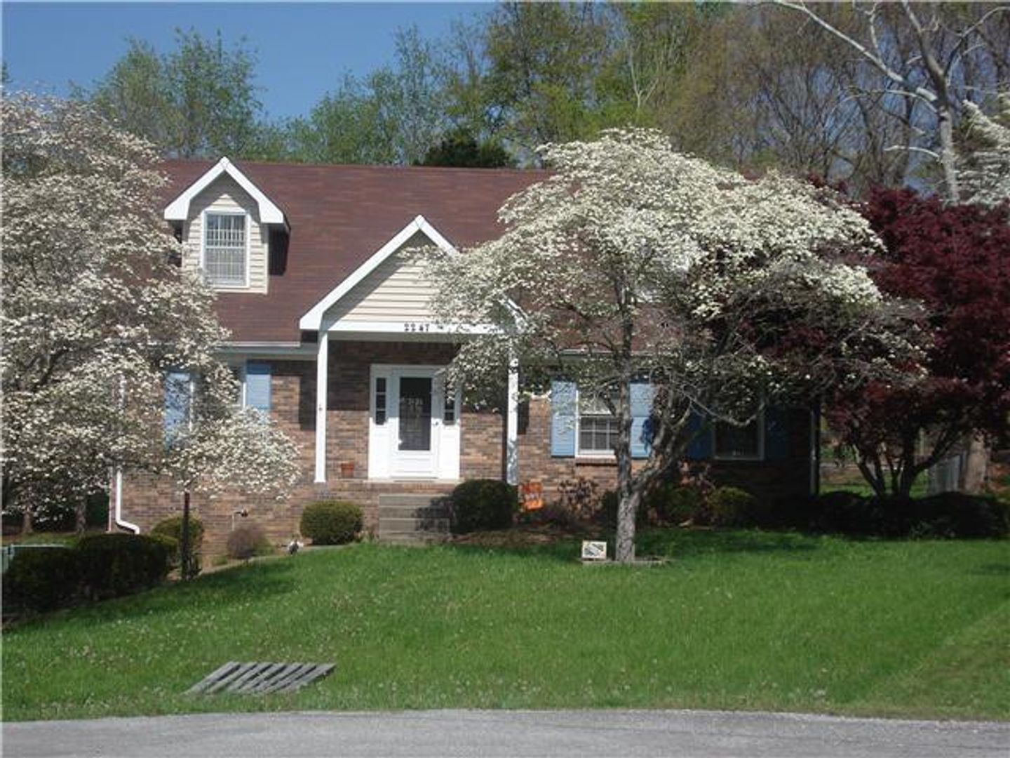 Clarksville House: 2247 Sweetbriar Drive