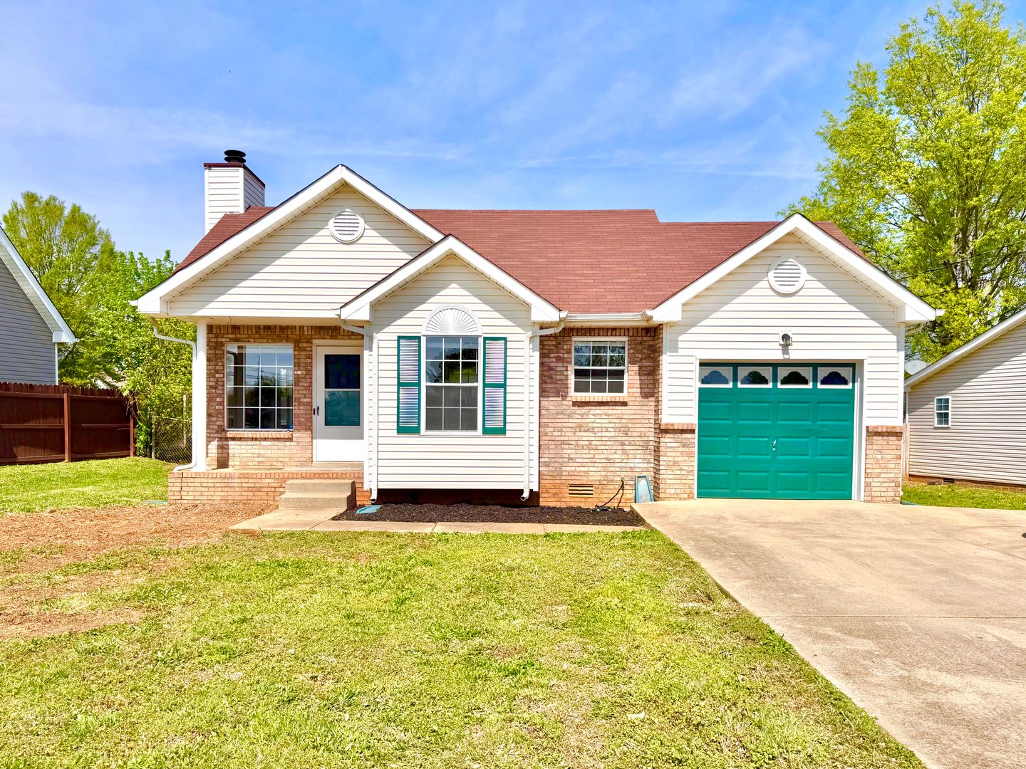 Clarksville House: 1215 Marla Dr