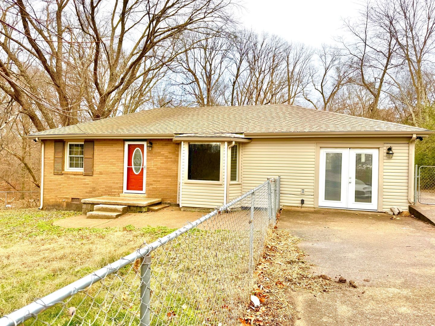 Clarksville House: 838 Potters Lane