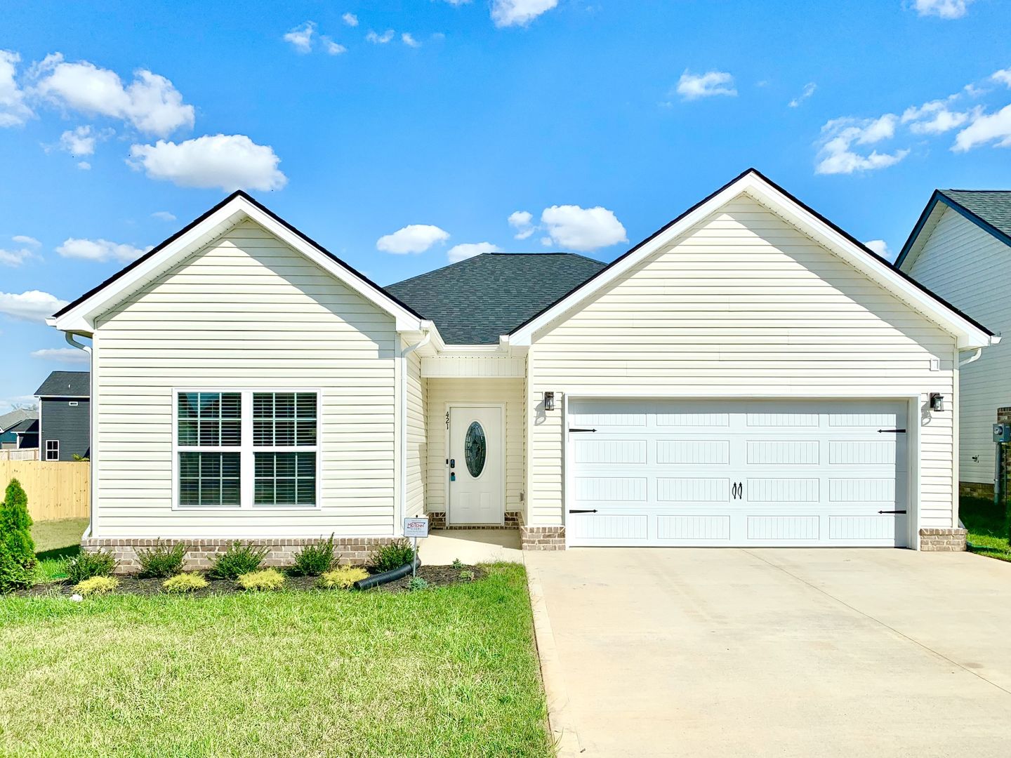 Clarksville House: 421 Ayden Ln