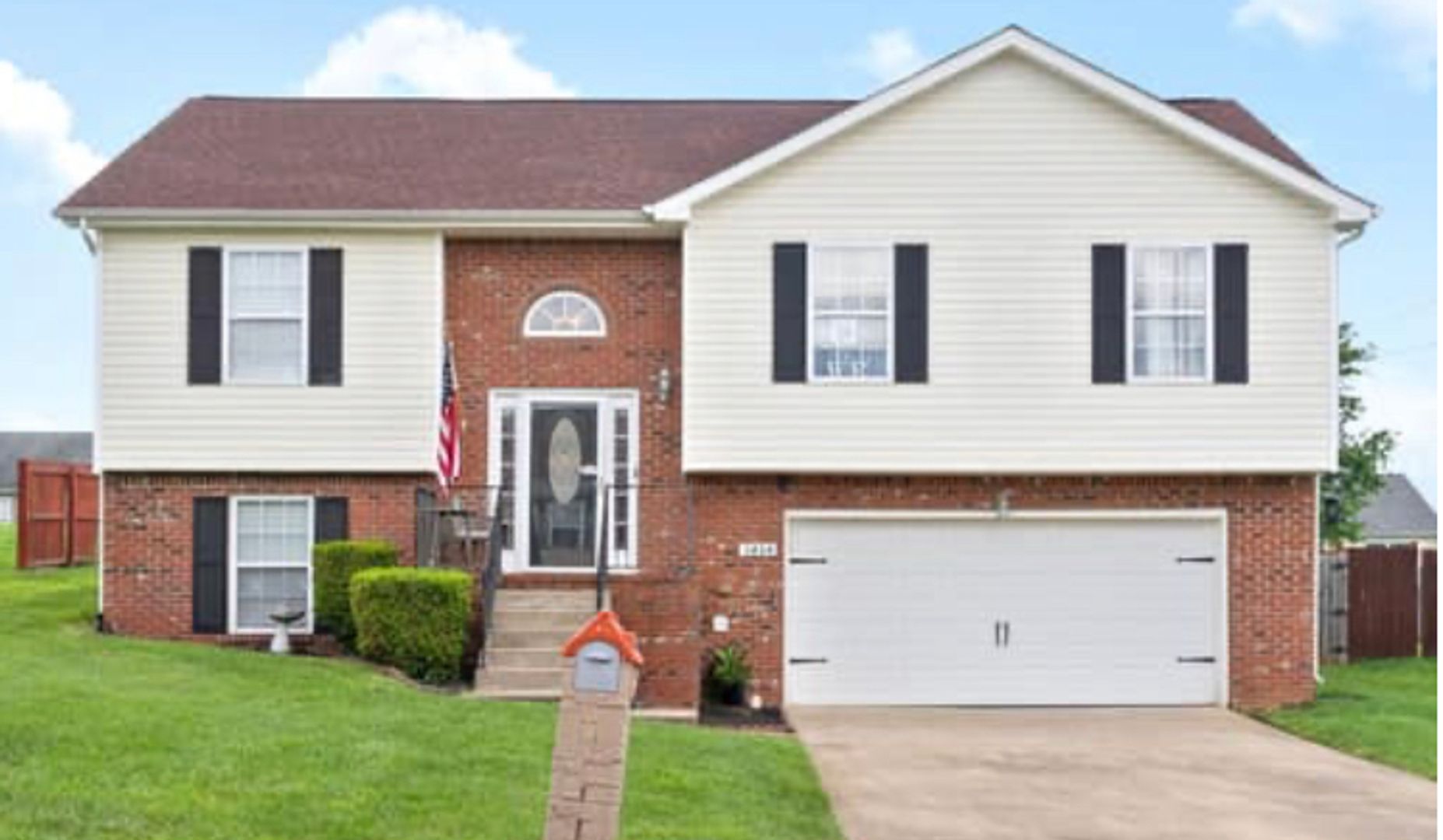 Clarksville House: 3404 Bradfield Dr
