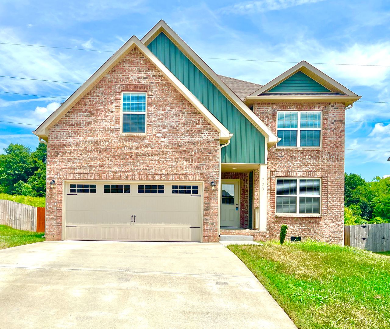 Clarksville House: 733 Banister Dr
