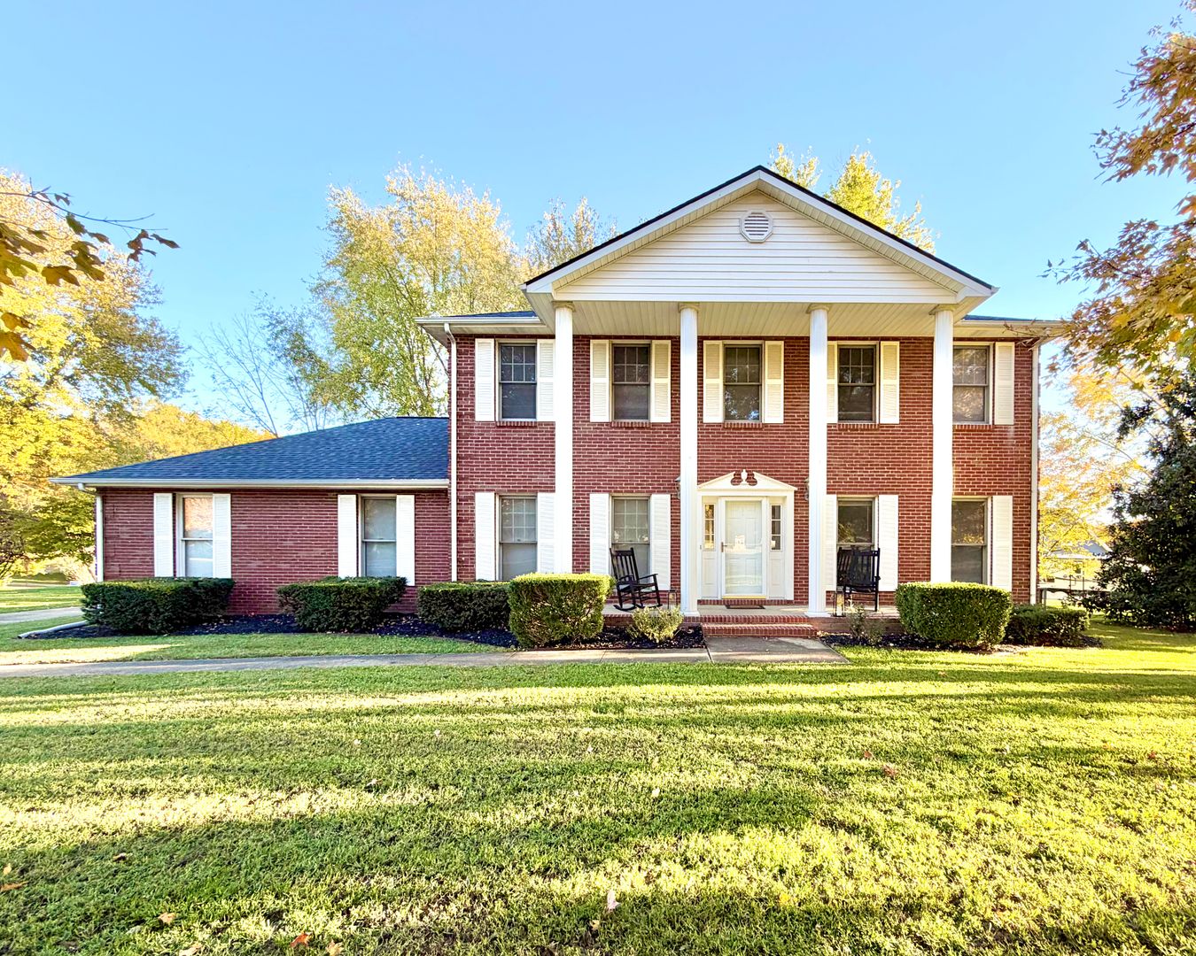 Clarksville House: 1402 E Rhett Butler Rd