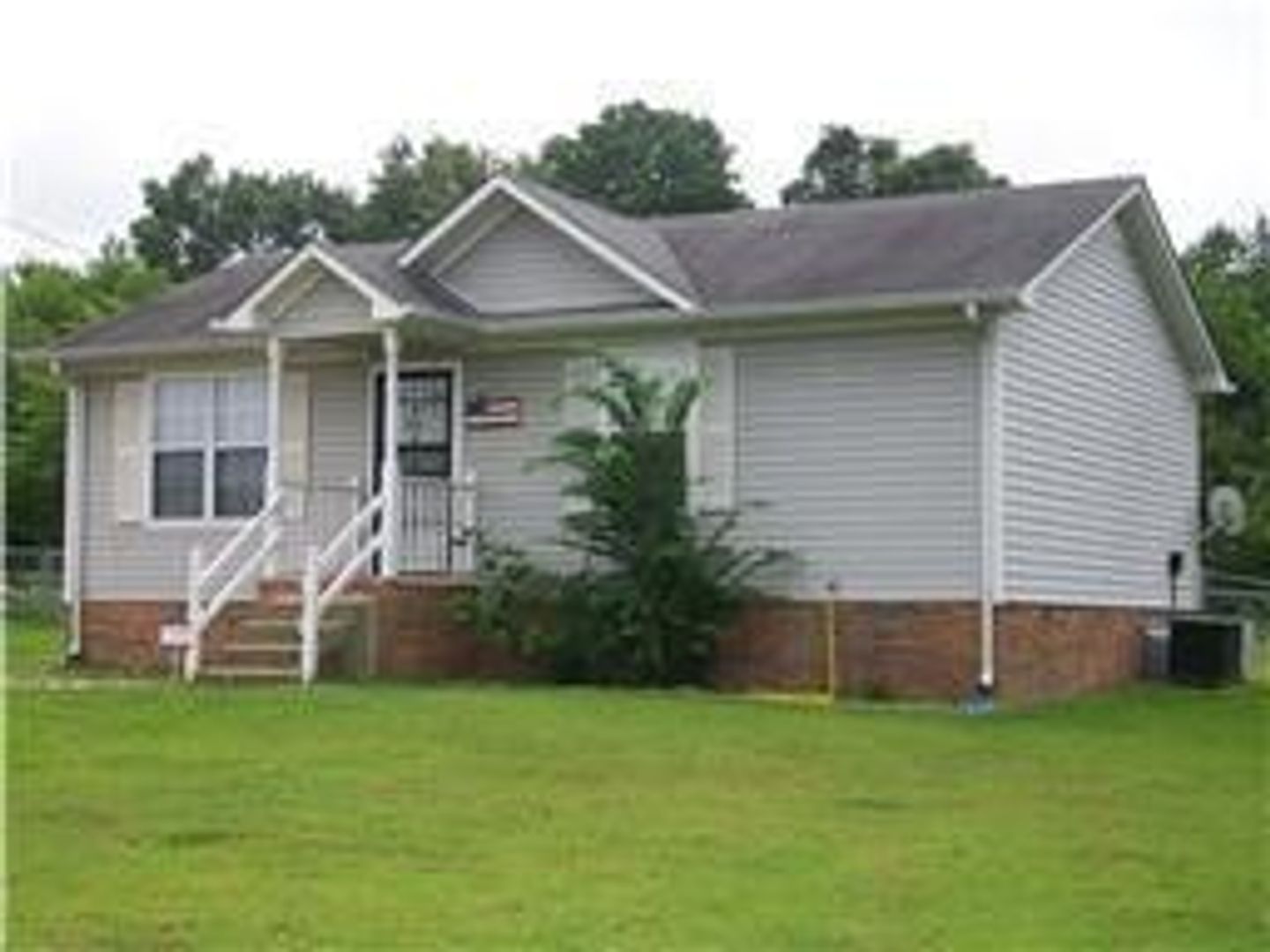 Oak Grove House: 128 Grant Ave