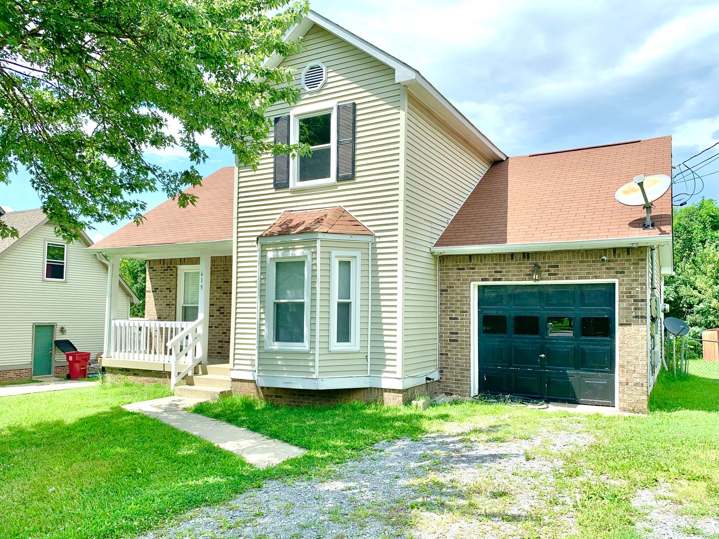 Clarksville House: 615 Doane Dr