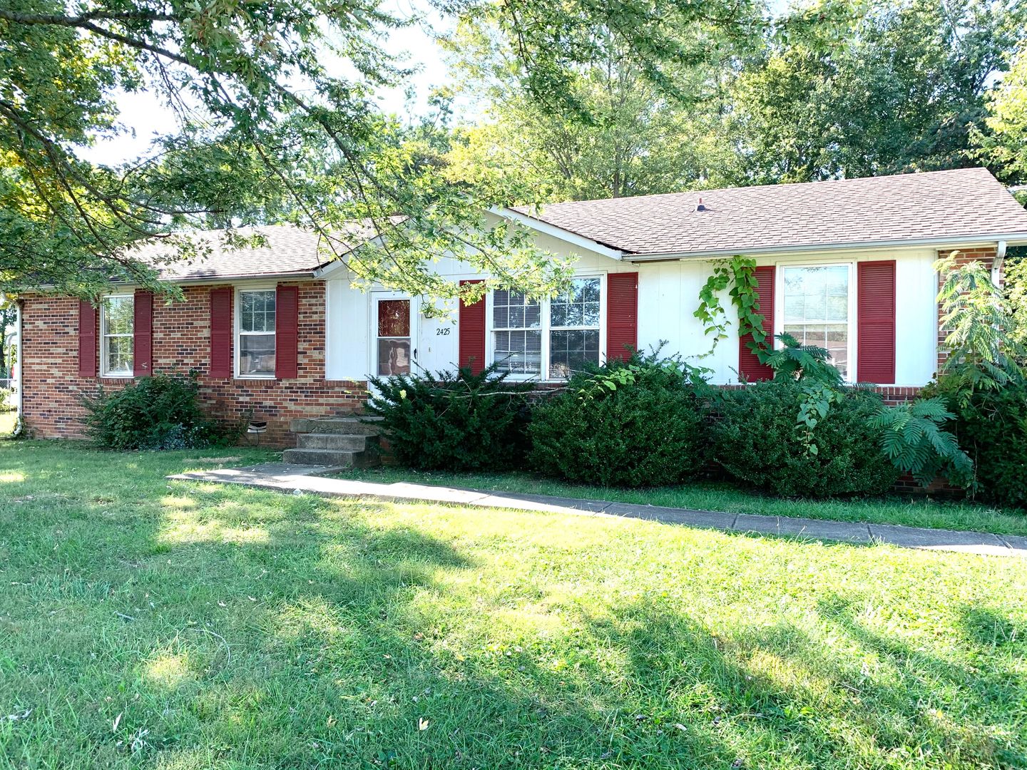 Clarksville House: 2425 Pendleton Dr
