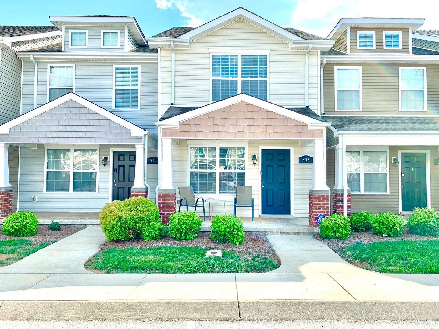 Clarksville House: 308 Sam Houston Cir
