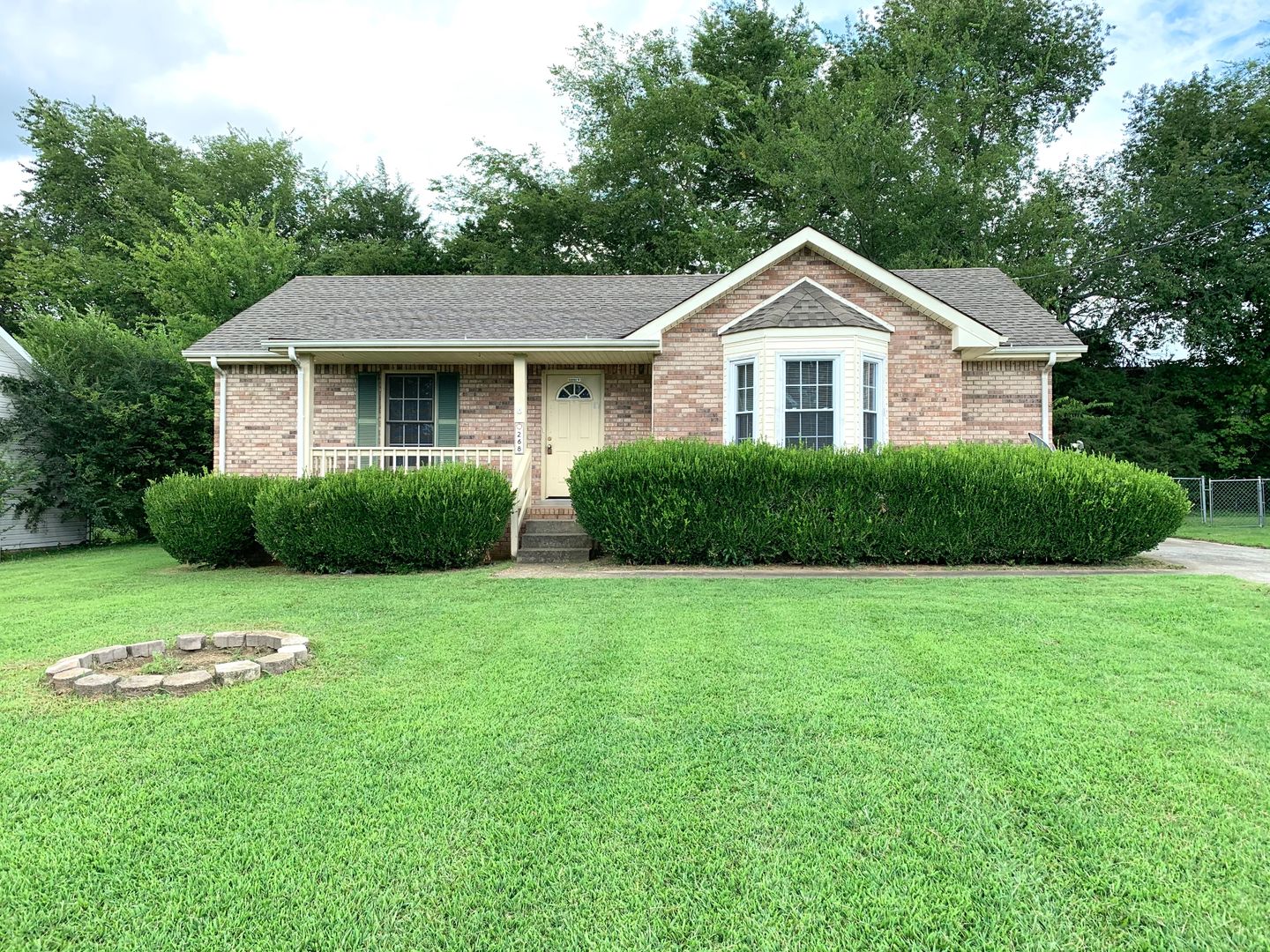 Clarksville House: 268 Moncrest Drive