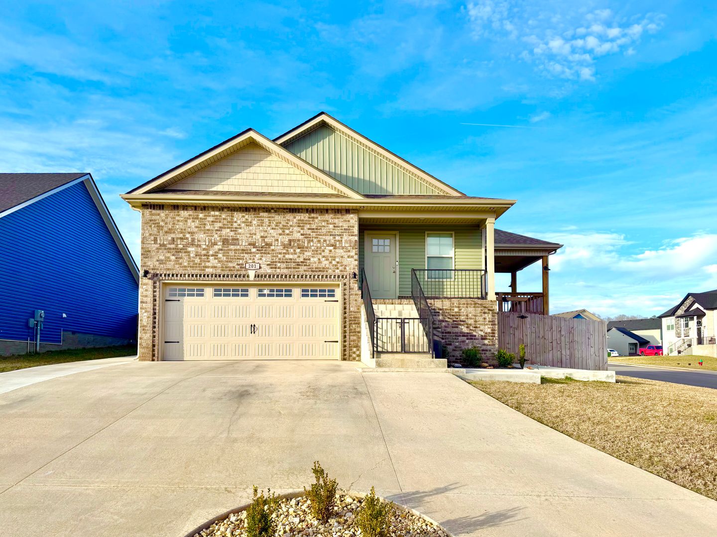 Clarksville House: 201 Ardell Dr