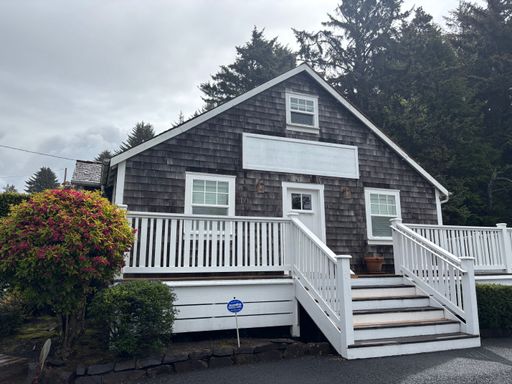Commercial Property for Lease – Prime Highway 101 Location