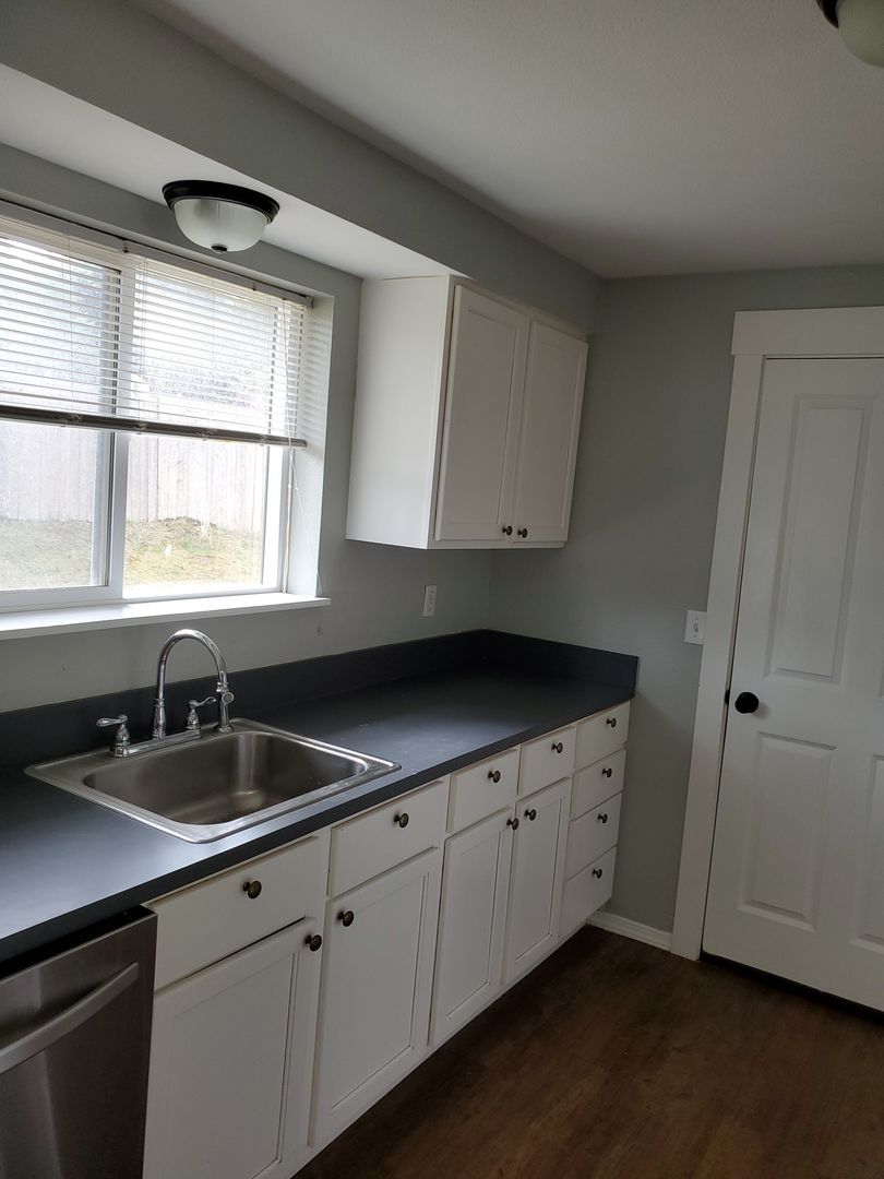 1954 SW Galley Ct Lincoln City, OR 97367 4 of 12