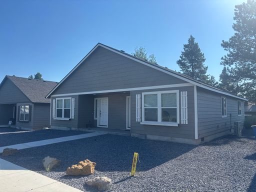 Two Bedroom Duplex in La Pine!