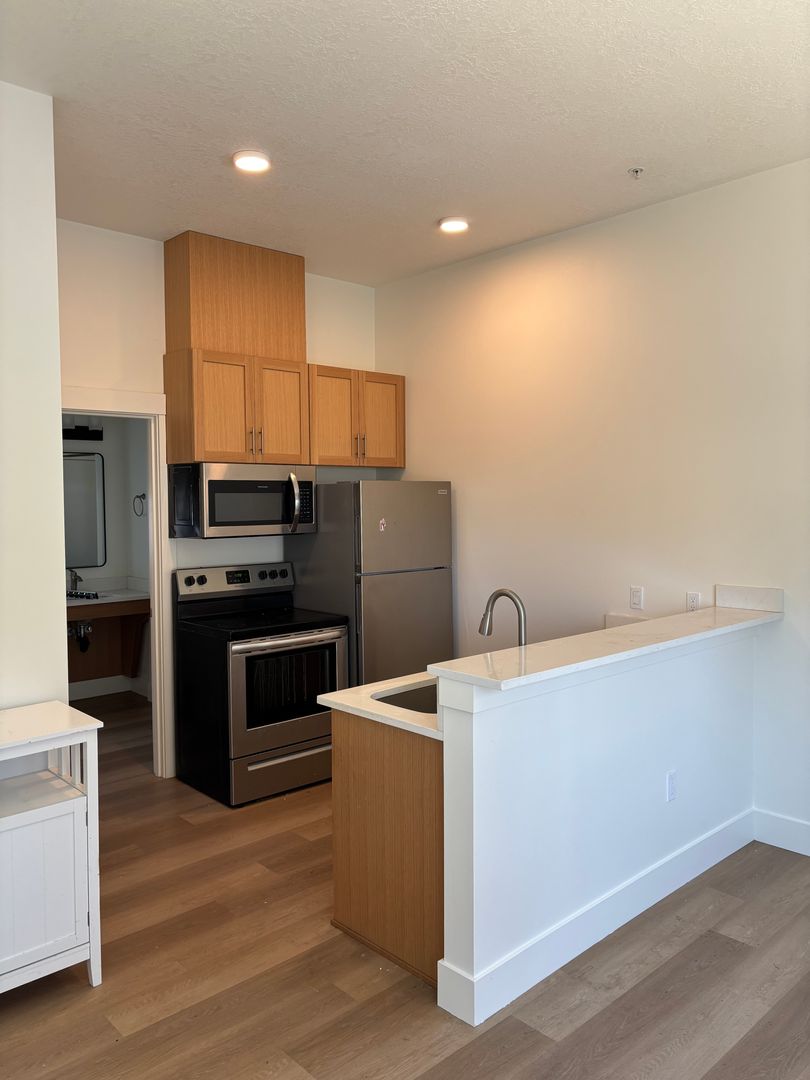 Lincoln City Apartment: 3610 NW Port Ave