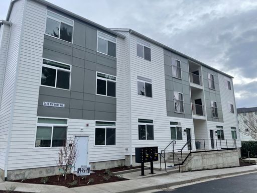 Modern apartment in Lincoln City!