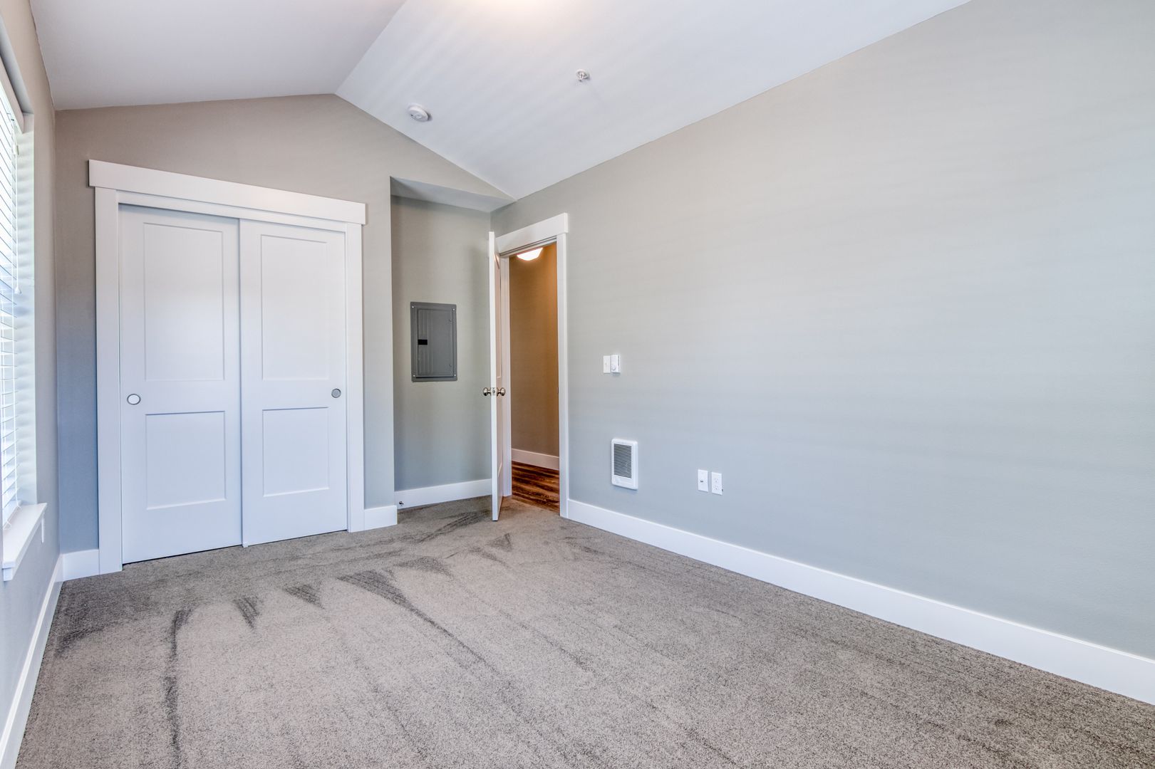 South Beach Apartment: 710 SE 46th St South Beach, OR 97366