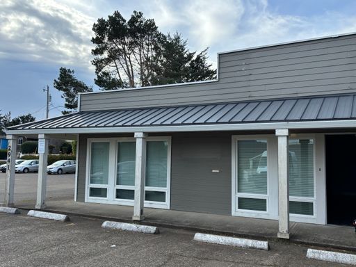 Office Building in Lincoln City!
