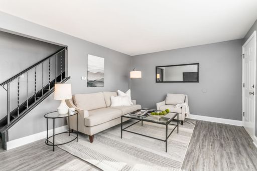 Discover the Epitome of Urban Living at Courtyard Apartments! – photo 1