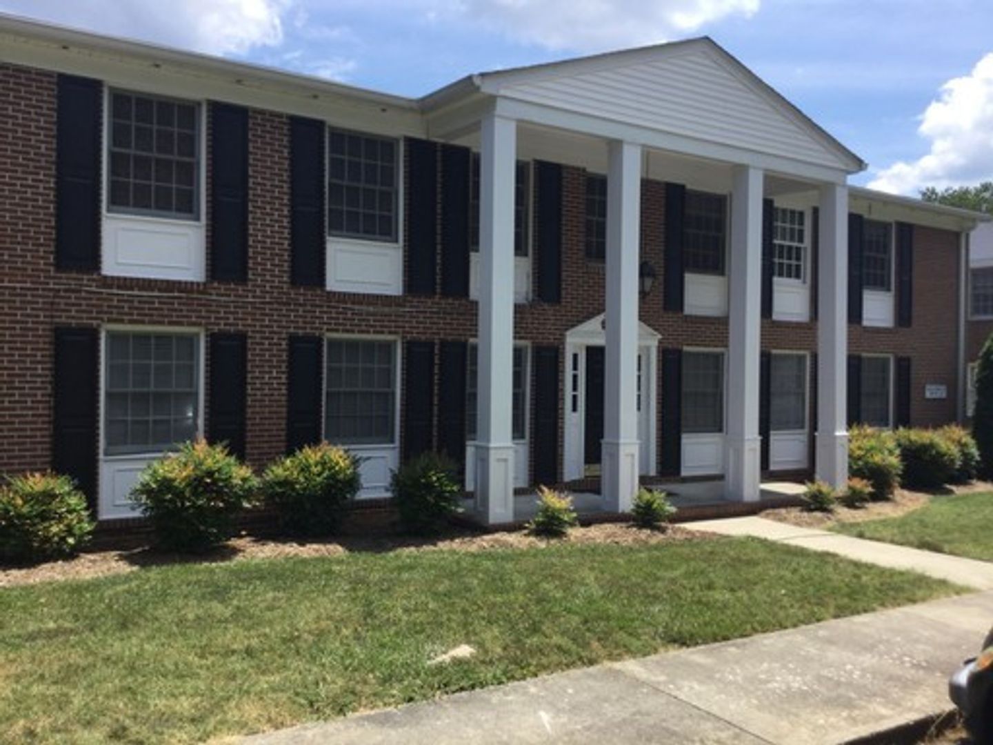 Blackstone House: 110 Courthouse Road H-3