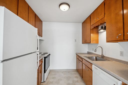 3rd Floor 1 Bedroom Courtyard Facing
