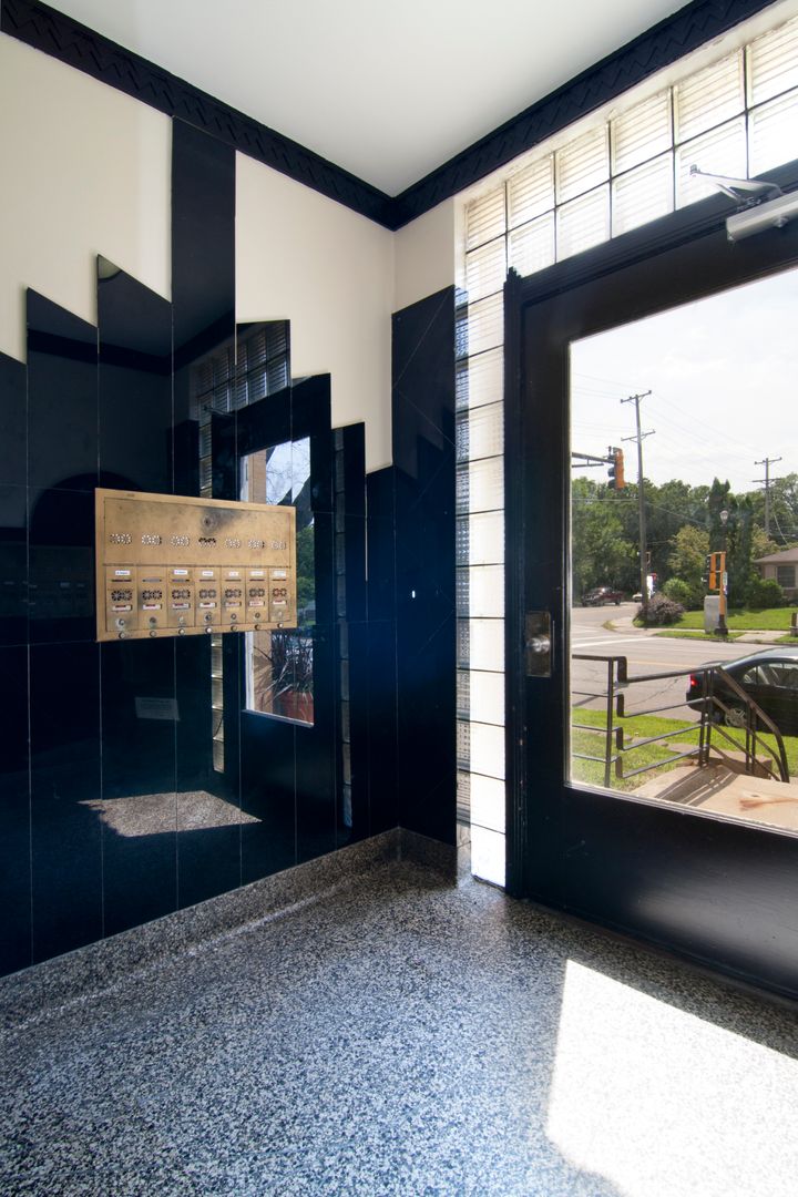 St Paul Apartment: 1825 Ford Parkway