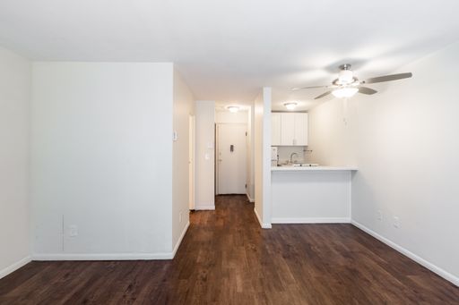 2nd floor studio in stellar location!! – photo 1