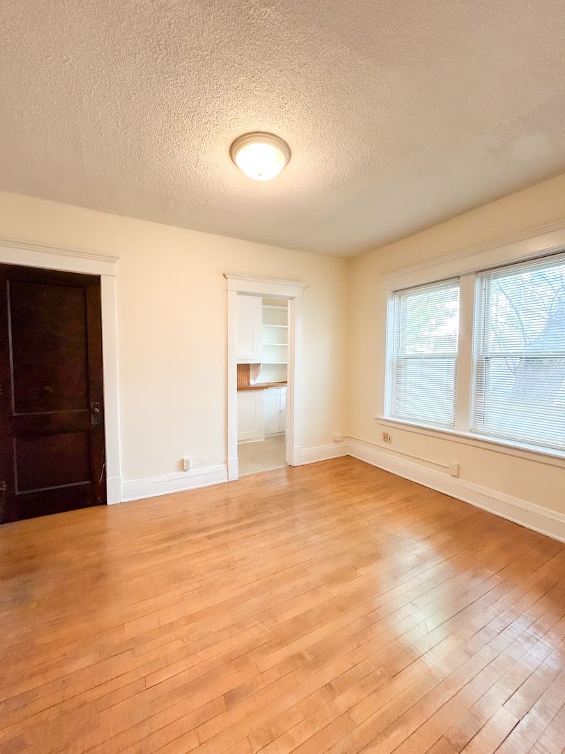 Minneapolis Apartment: 901-909 Summit Ave S