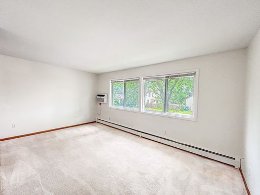 Bright and spacious 1 bedroom in the heart of uptown! – photo 1