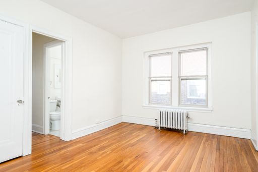 Super Top Floor Corner One Bedroom – photo 1