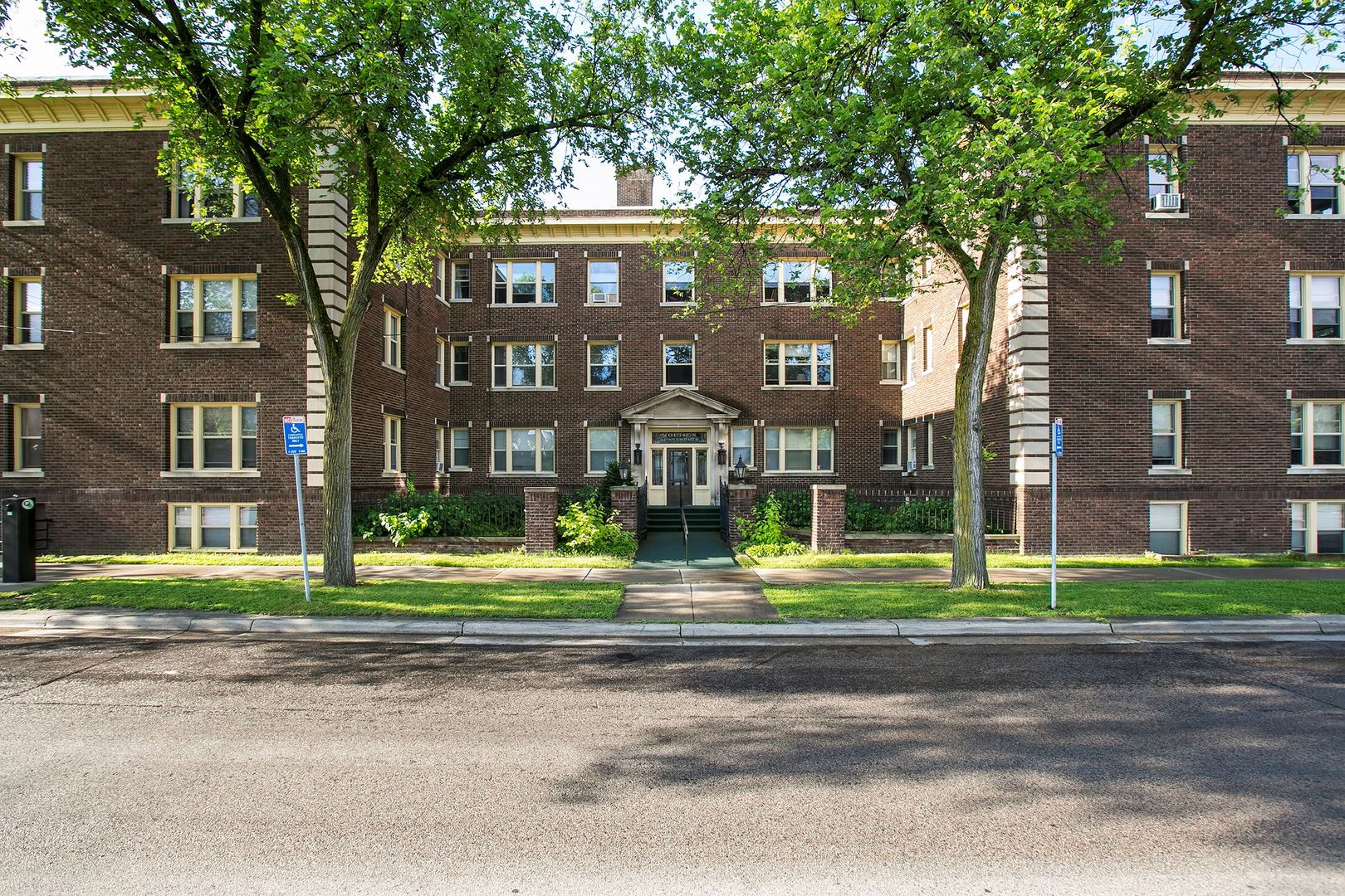 Minneapolis Apartment: 1435 West 31st St