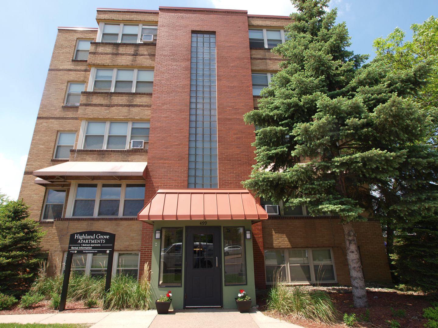 St Paul Apartment: 499 Snelling Ave S