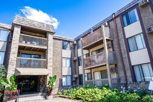 Large, 2nd Floor 1 Bedroom with Private Balcony! SPECIAL! Super Convenient Location to Highways, Restaurants, 50th/France, and Lake Harriet! SPECIAL!$ – photo 1