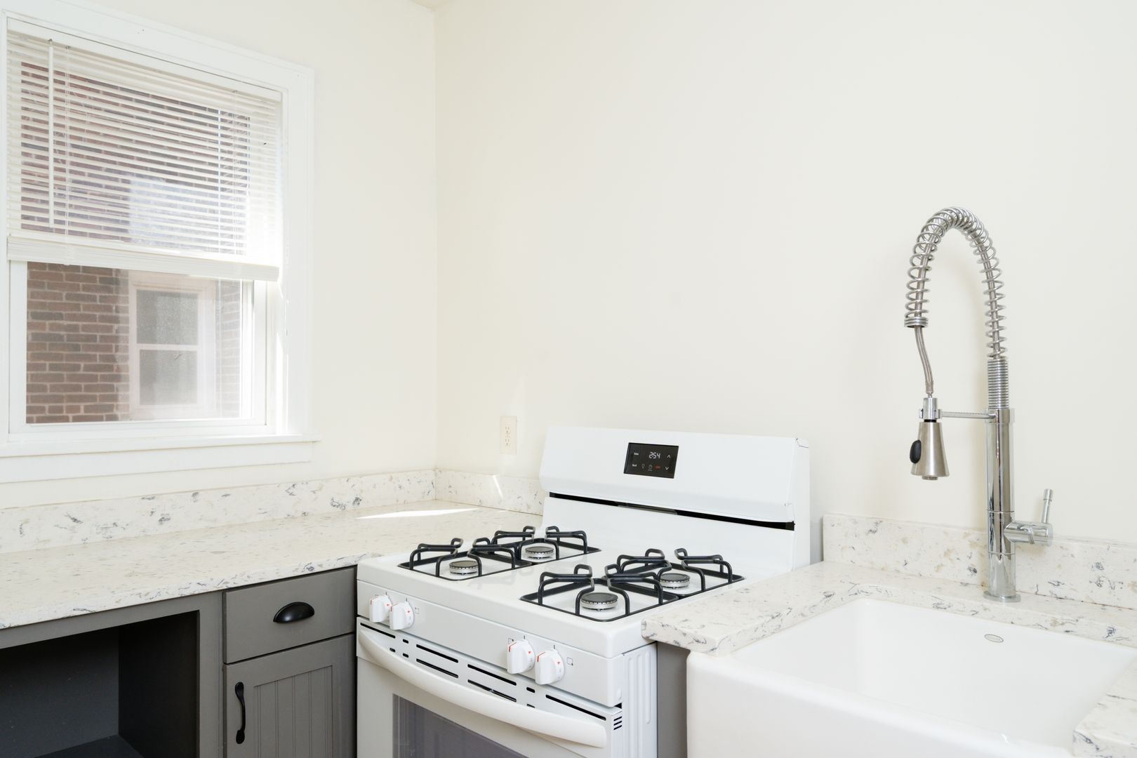 Minneapolis Apartment: 3500 Dupont Ave S