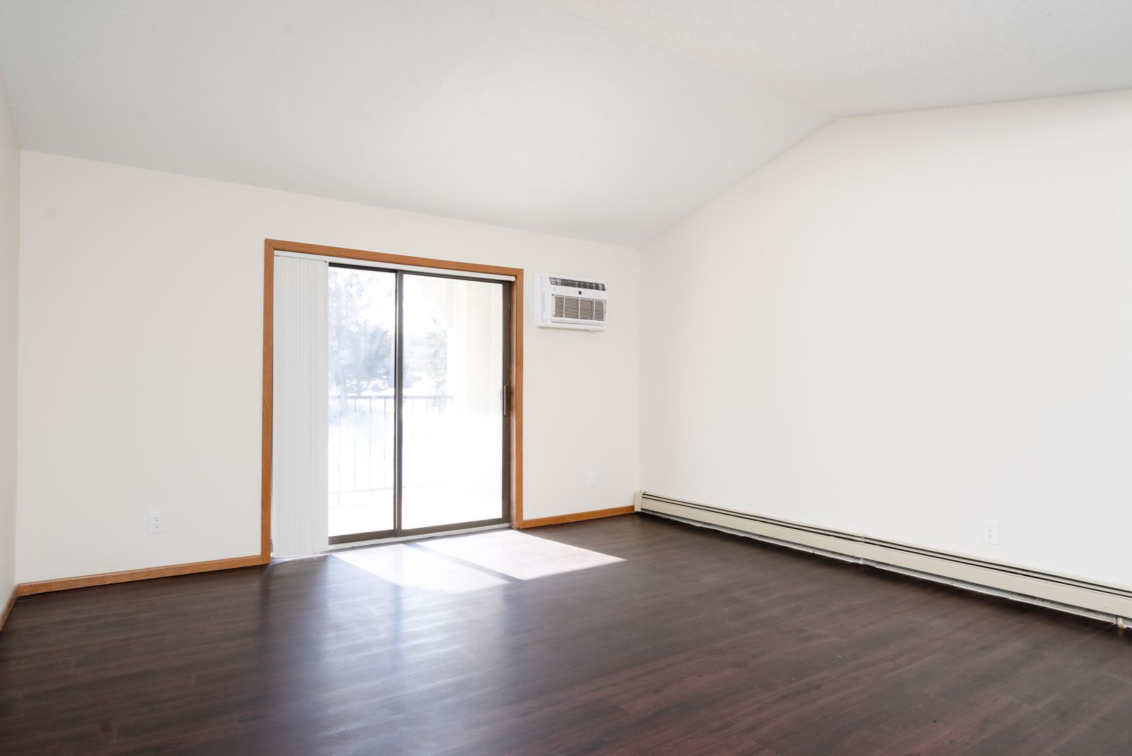 Plymouth Apartment: 10405 45th Ave N