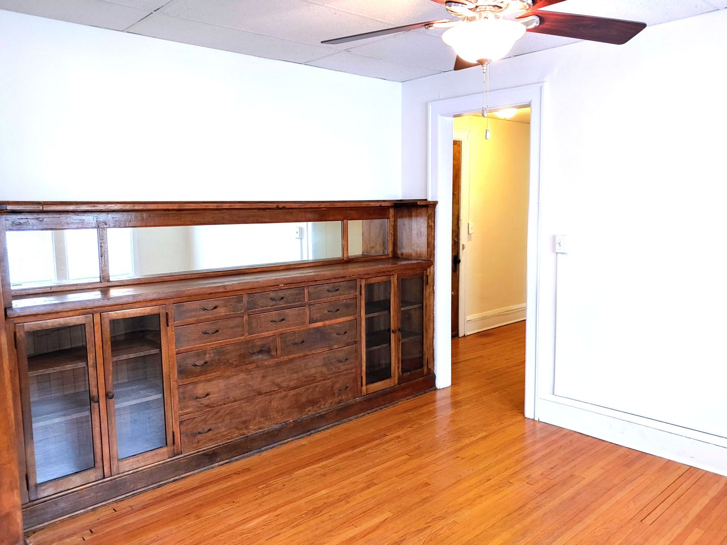 S Minneapolis Apartment: 1619 Lagoon Ave
